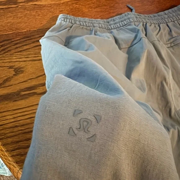 Lululemon 🤩🍋 Men's Light blue Casual Shorts - Picture 4 of 4